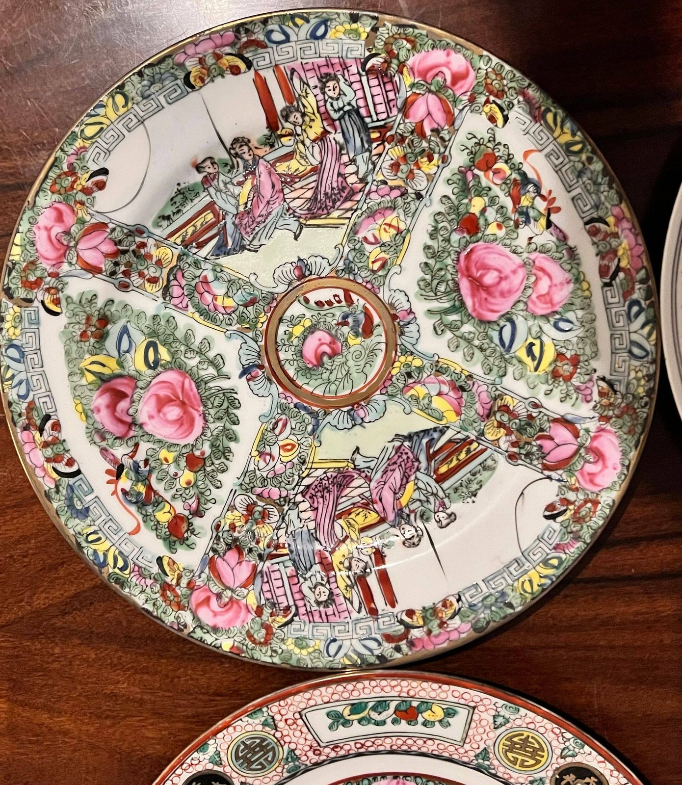20th Century Antique Chinese Plates, Qianlong Seal Marks Fine, A Fine Famille Rose Chinese Hand Painted, Made In Macau photo 180.0