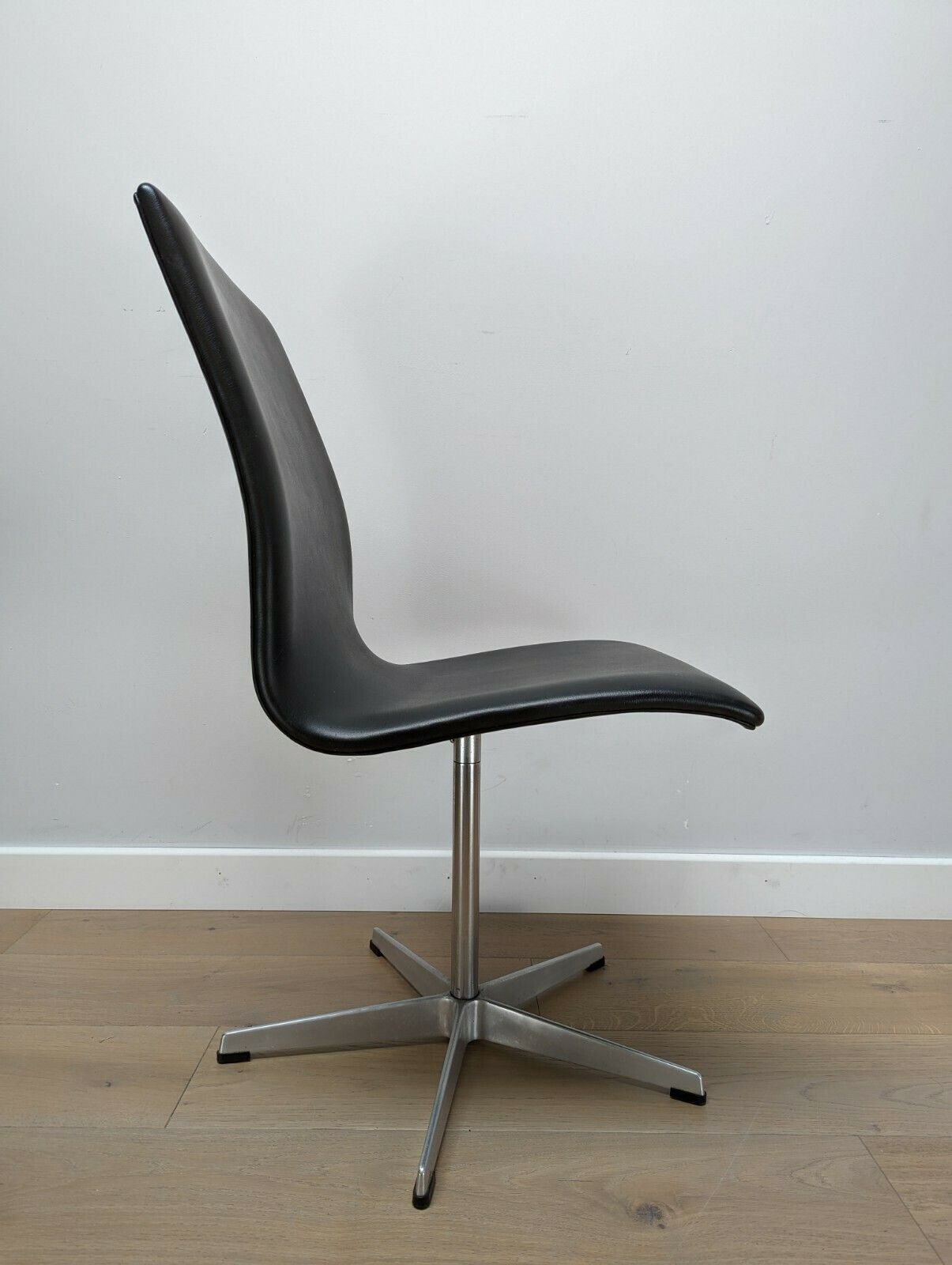 2 X Arne Jacobsen Oxford Chairs By Fritz Hansen   Denmark photo furniture