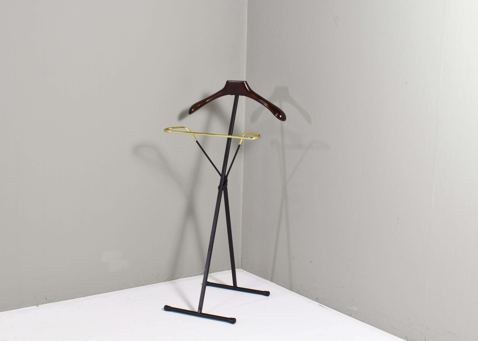 Fratelli Reguitti Folding Valet Stand / Suit Rack In Brass, Italy – Circa 1 photo furniture