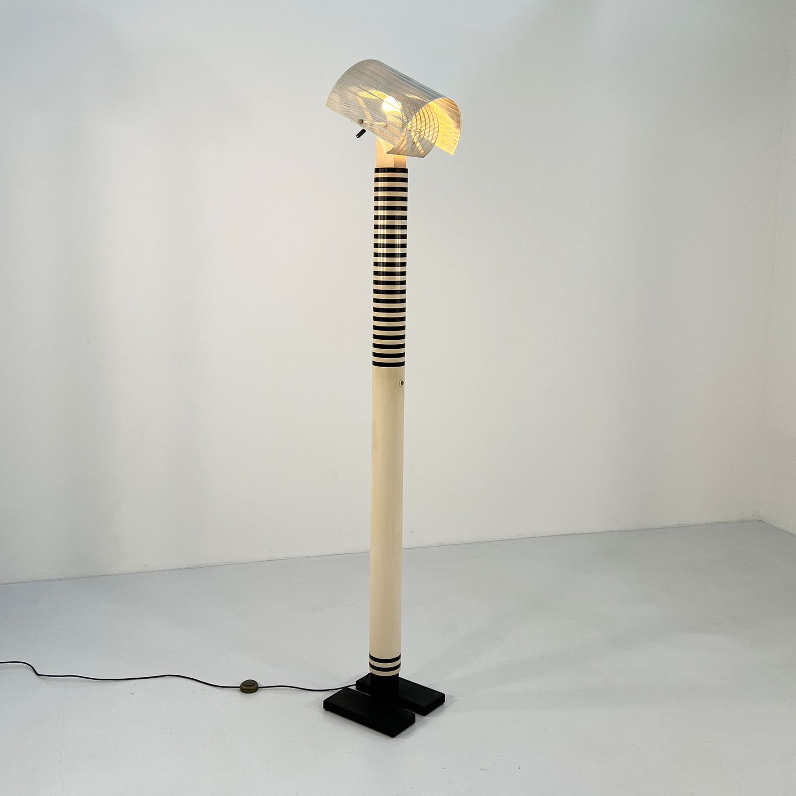 photo furniture Shogun Floorlamp By Mario Botta For Artemide, 1980s