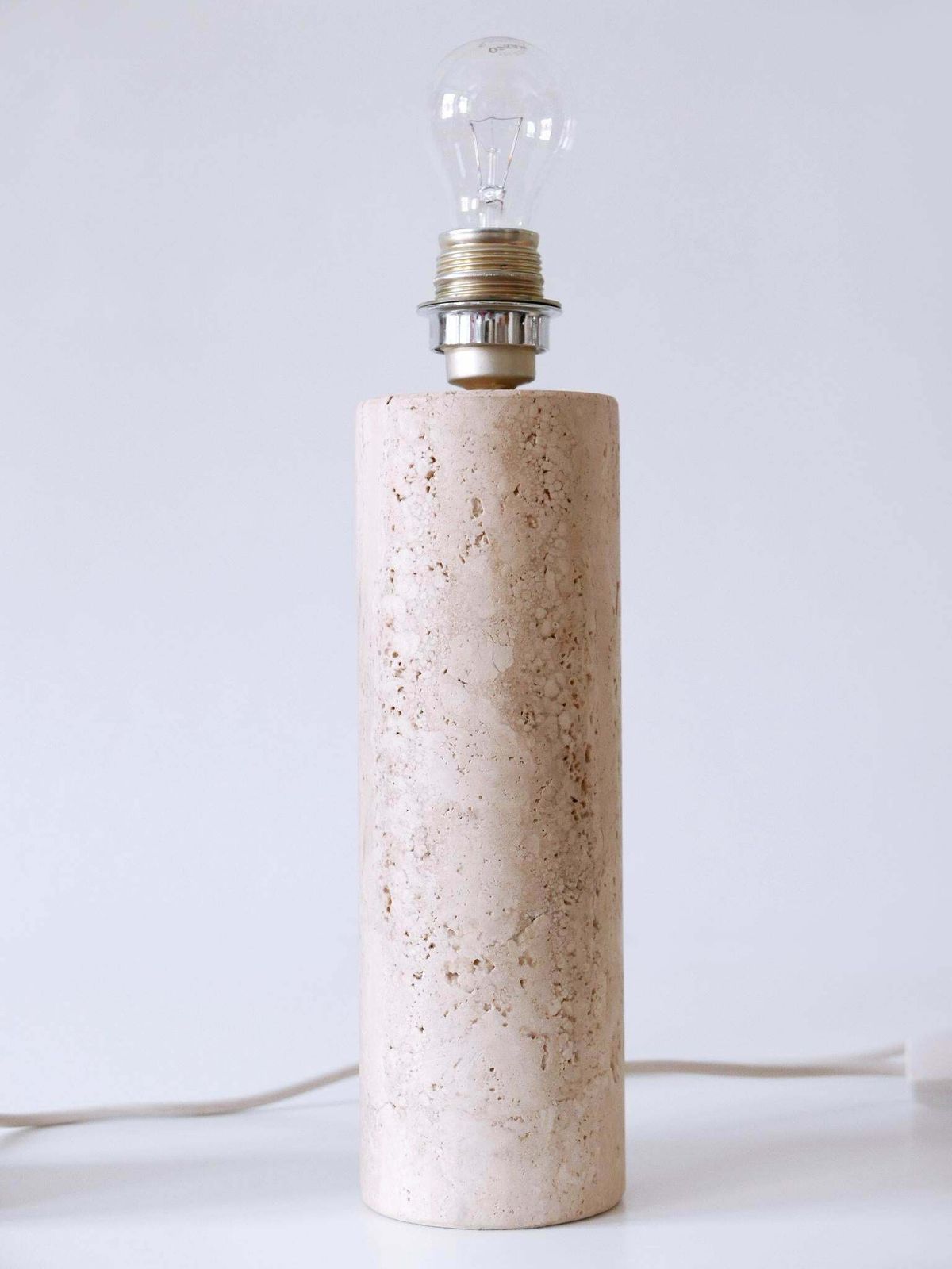 photo vintage Set Of Three Elegant Mid Century Modern Travertine Table Lamps Italy 1960s