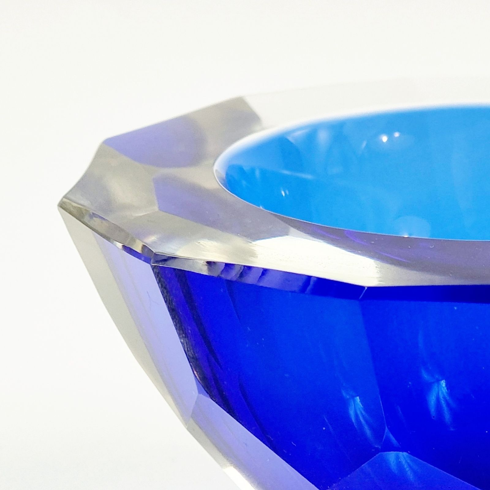 Large Sommerso Diamond Faceted 'Geode' Murano Glass Bowl By Mandruzzato, Italy, 1970s photo vinterior