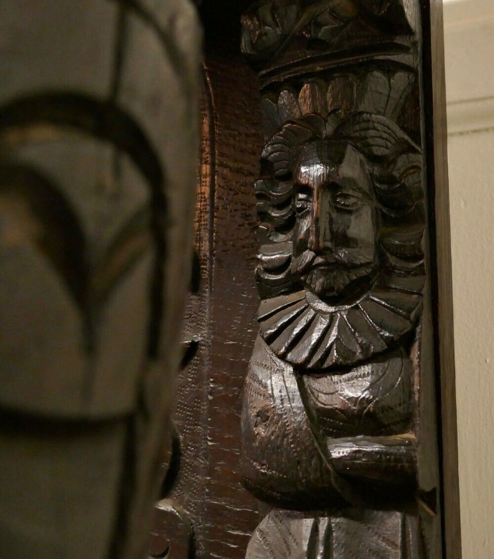 photo buy 18th Century Carved Oak Dresser With Kings