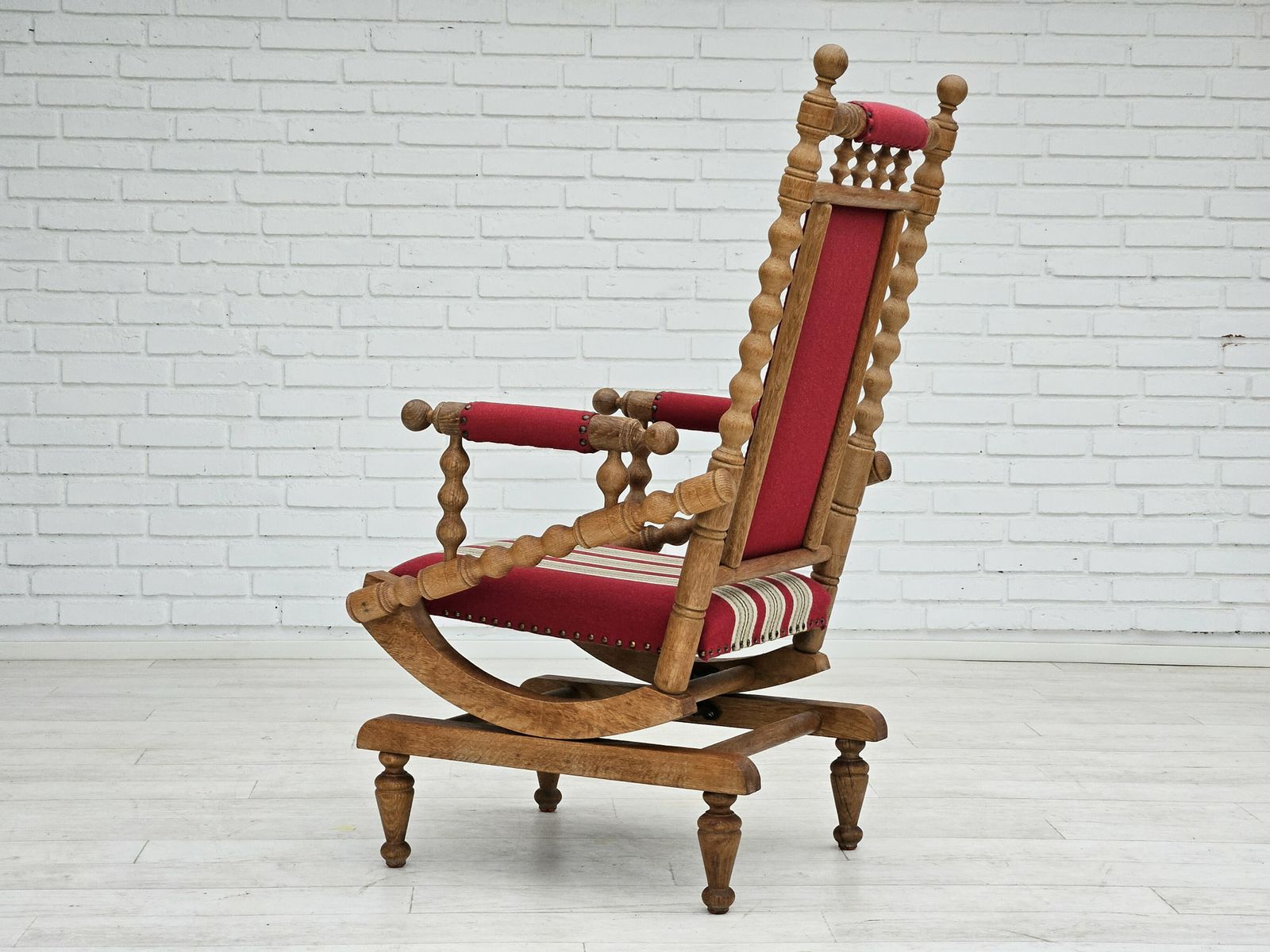 Jaren 1970, Deense Schommelstoel Met Hoge Rugleuning, Eikenhout, Meubelwol, Ongerestaureerde Staat. photo buy