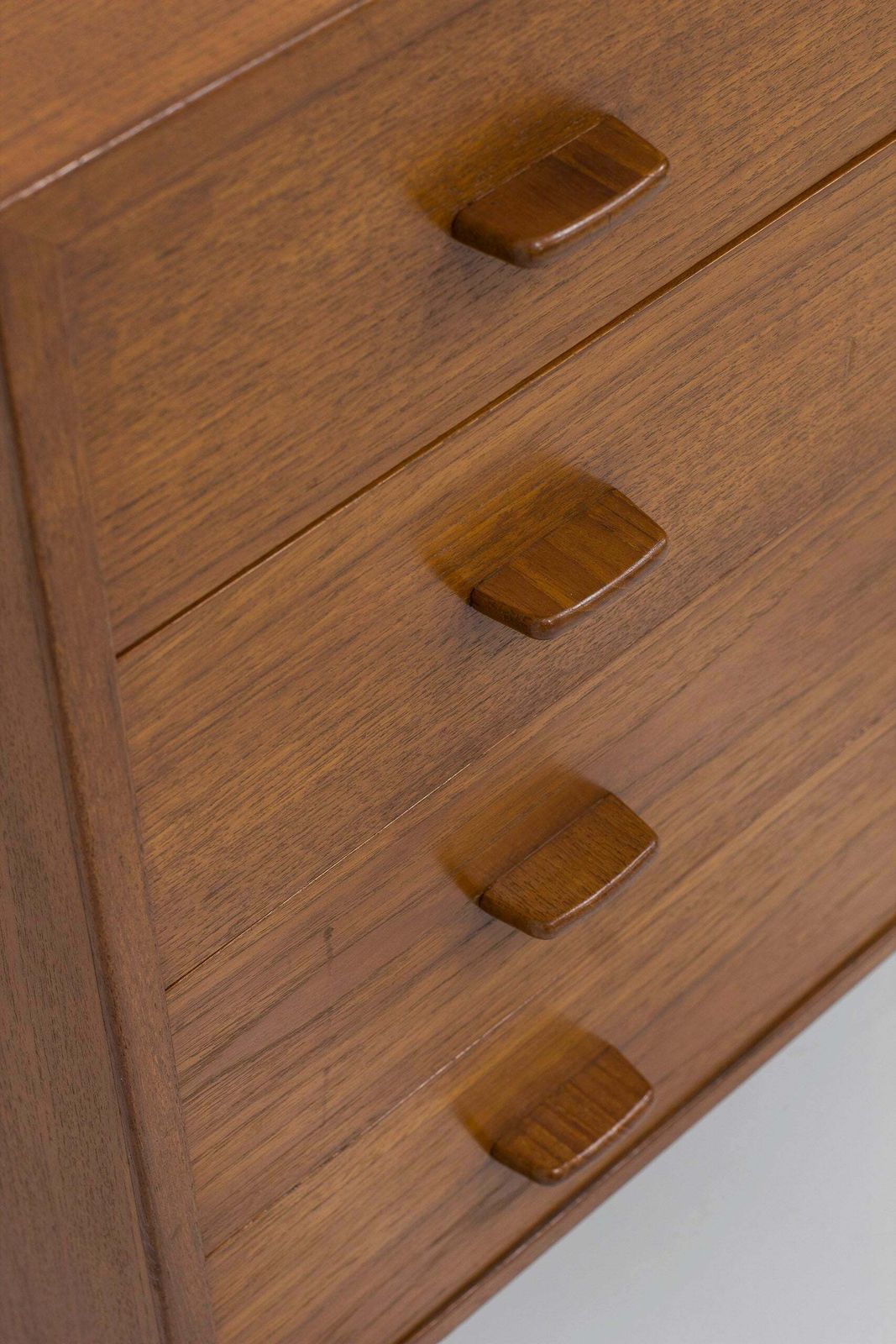 Ry16 Chest Of Drawers By Wegner photo furniture