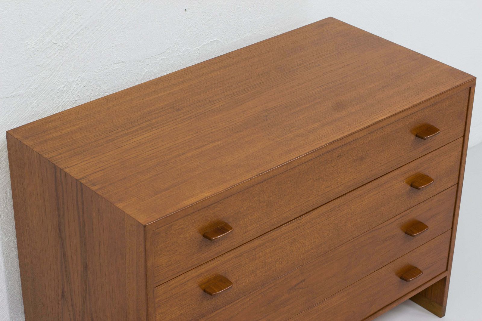 Ry16 Chest Of Drawers By Wegner photo buy
