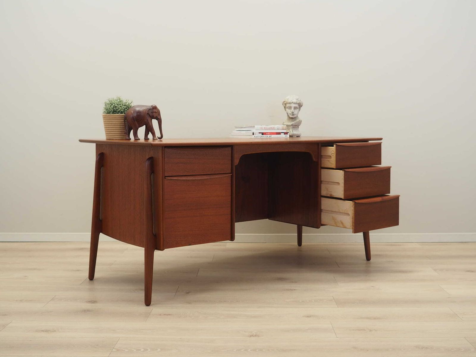 Teak Desk, Danish Design, 1960s, Designer: Svend Age Madsen photo vinterior