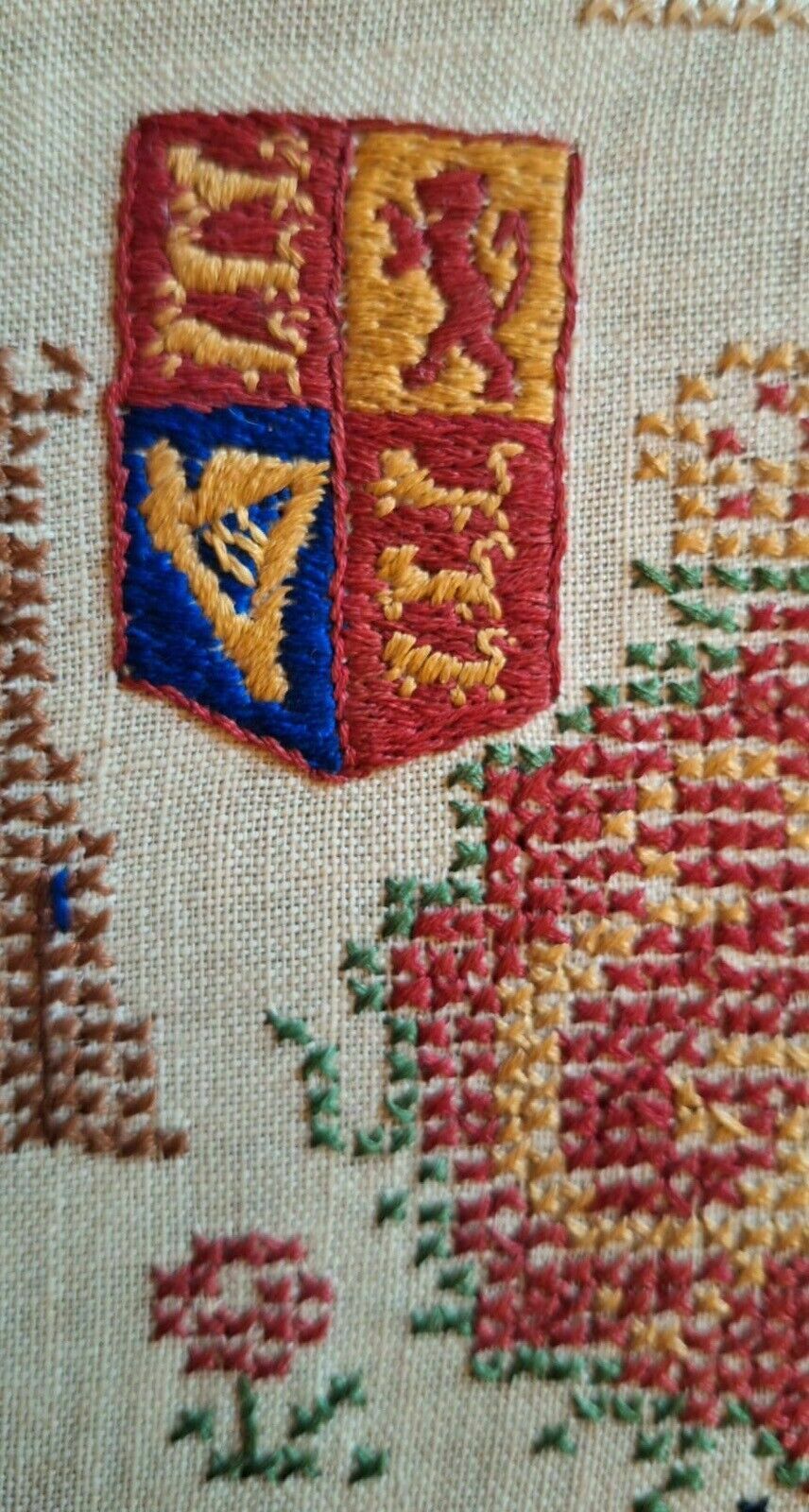 Cross Stitch Signed Coronation Sampler 1937 'Domine Dirige Nos' Top Metal Crest photo vinterior
