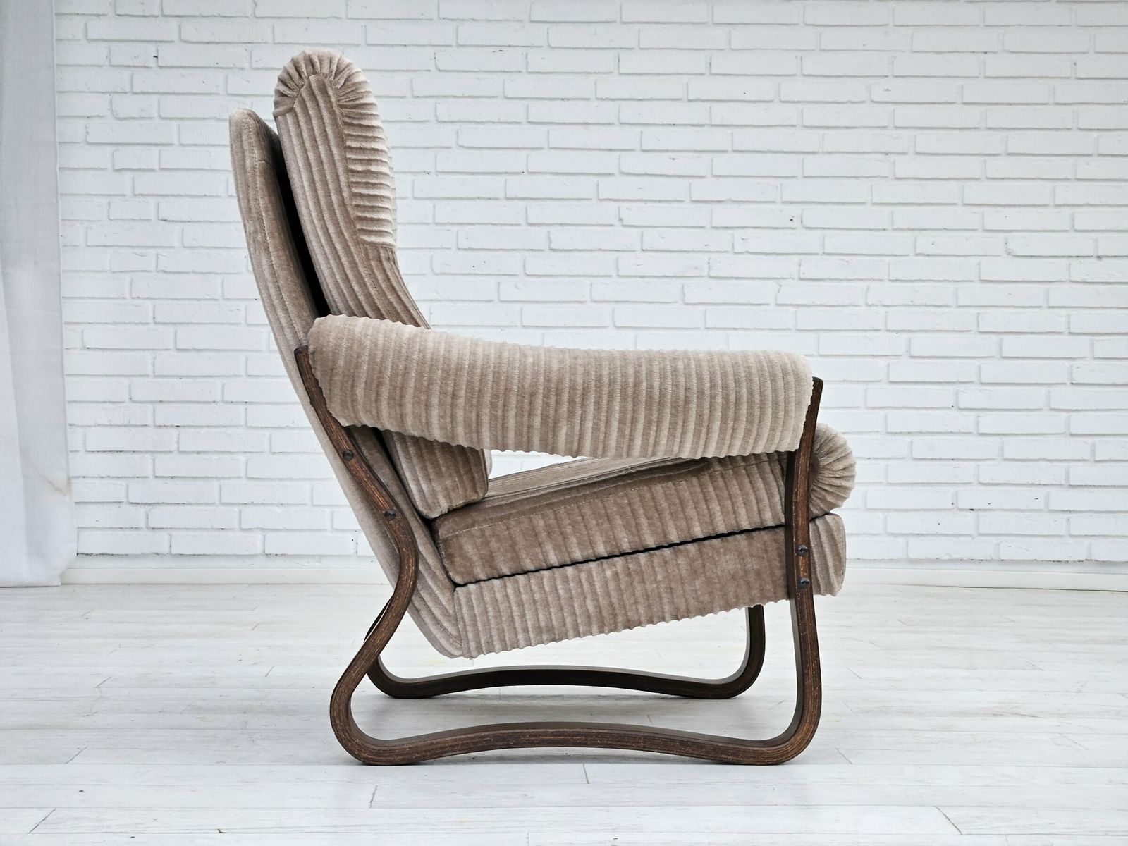 Jaren 1970, Deense Loungestoel, Uitstekende Staat, Corduroy. photo vintage