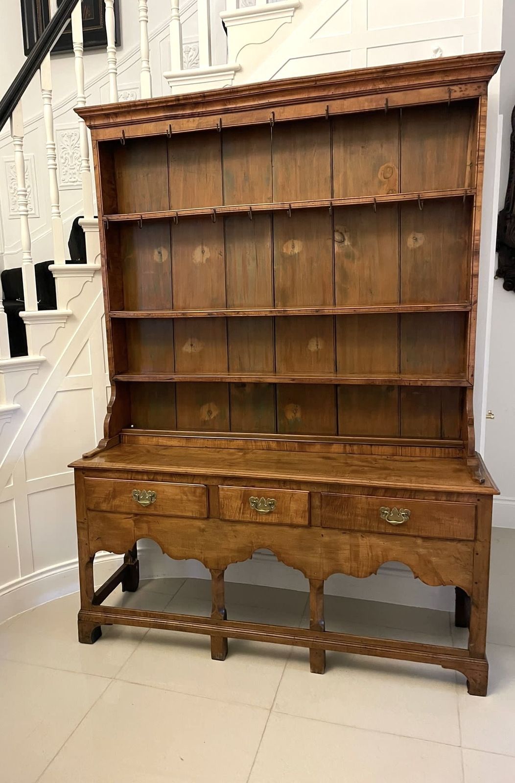 photo furniture Rare American Antique George III Quality Solid Maple Wood Dresser