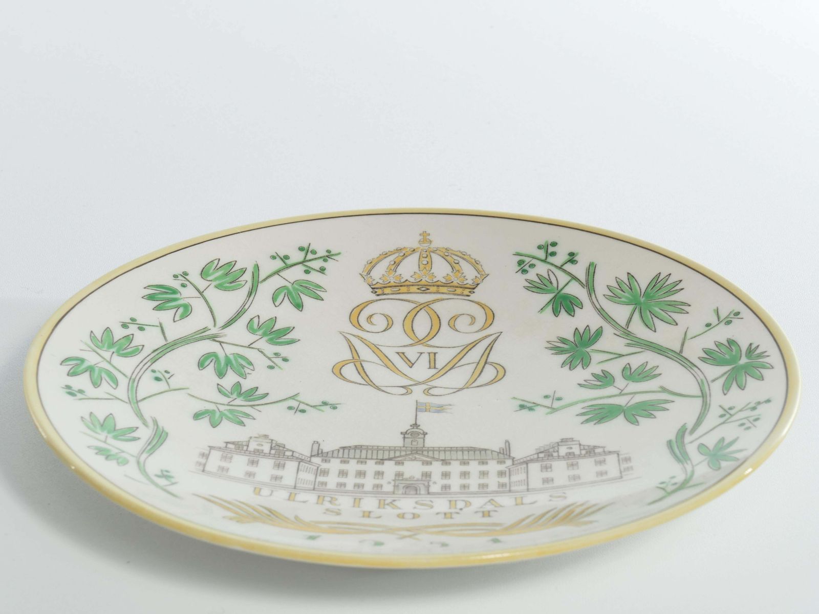 Swedish Grace Plates With Ulriksdal Palace In Yellow And Green By Gefle 1951 photo for sale
