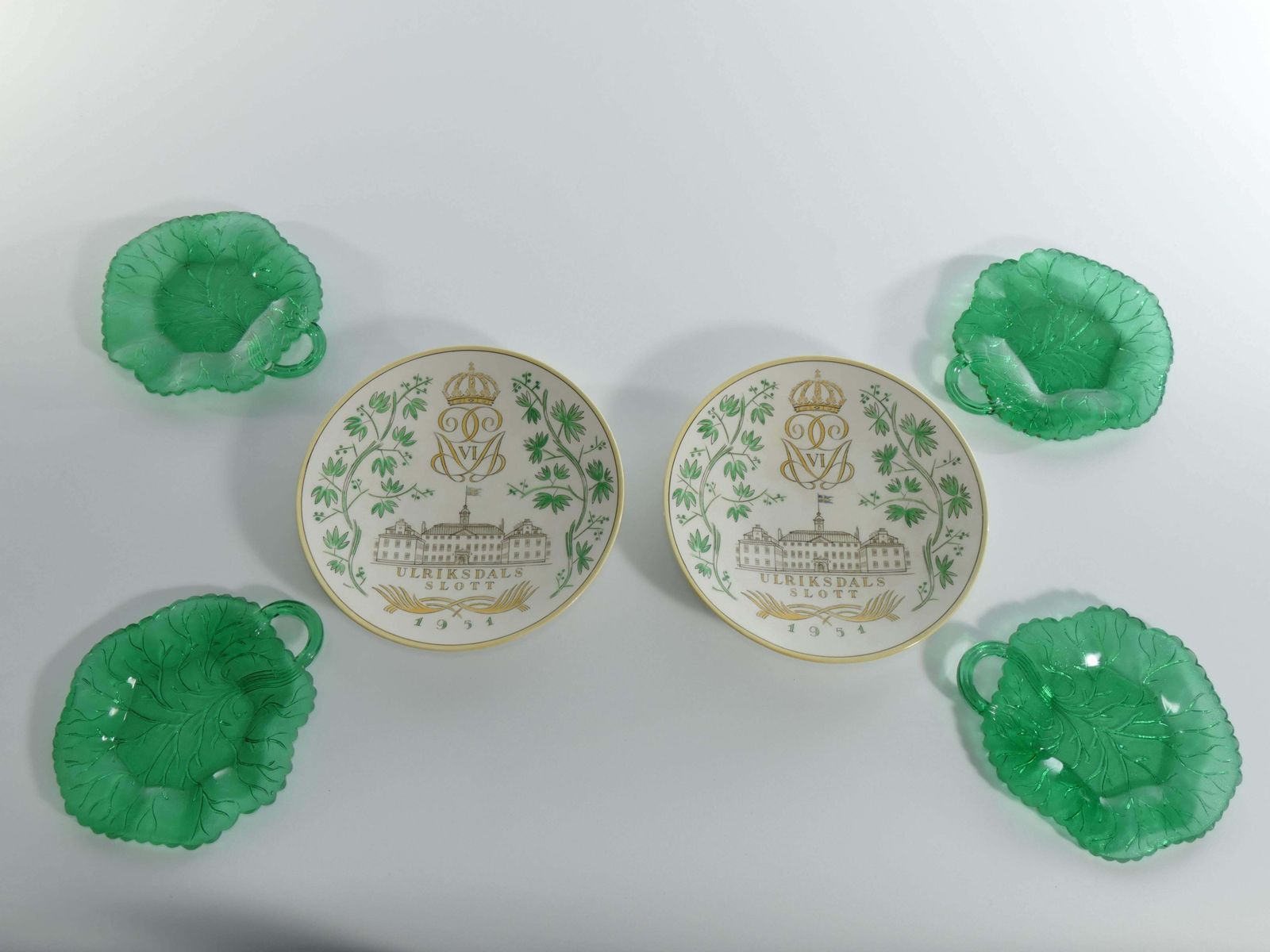 photo buy Swedish Grace Plates With Ulriksdal Palace In Yellow And Green By Gefle 1951