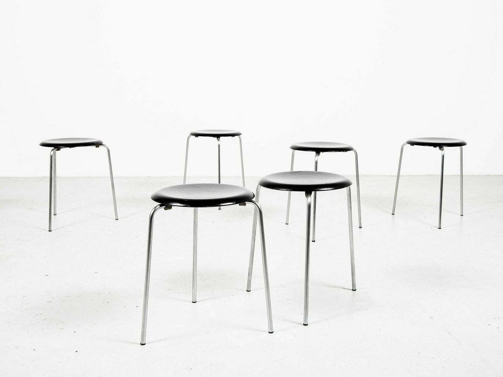 Midcentury Set Of 6 Dot Stools In Black By Arne Jacobsen For Fritz Hansen, 1964 photo 4653.0