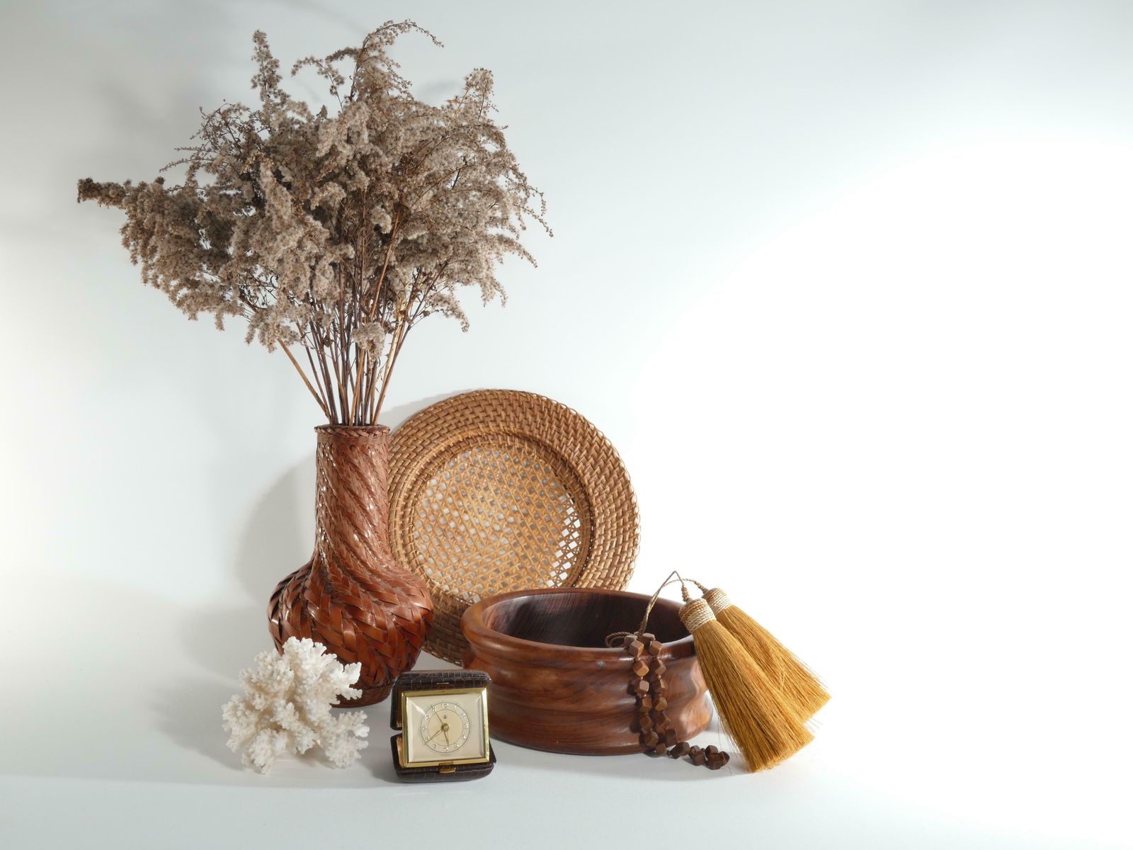 Early 20th Century Taisho/Showa Period Japanese Woven Bamboo Ikebana Vase photo for sale