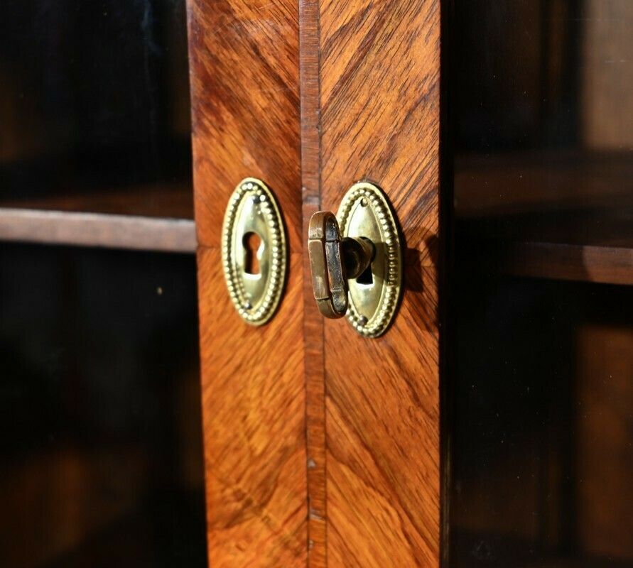 photo vinterior Rosewood Showcase Furniture, Louis XVI Style – Late 19th Century