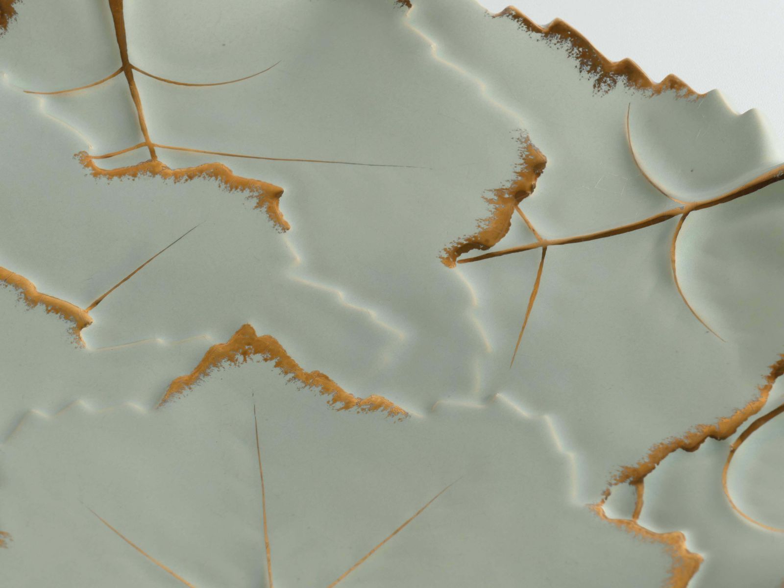 Art Deco Pistachio And Gold Leaf Plates Viloca Paris Caffarelli photo vinterior