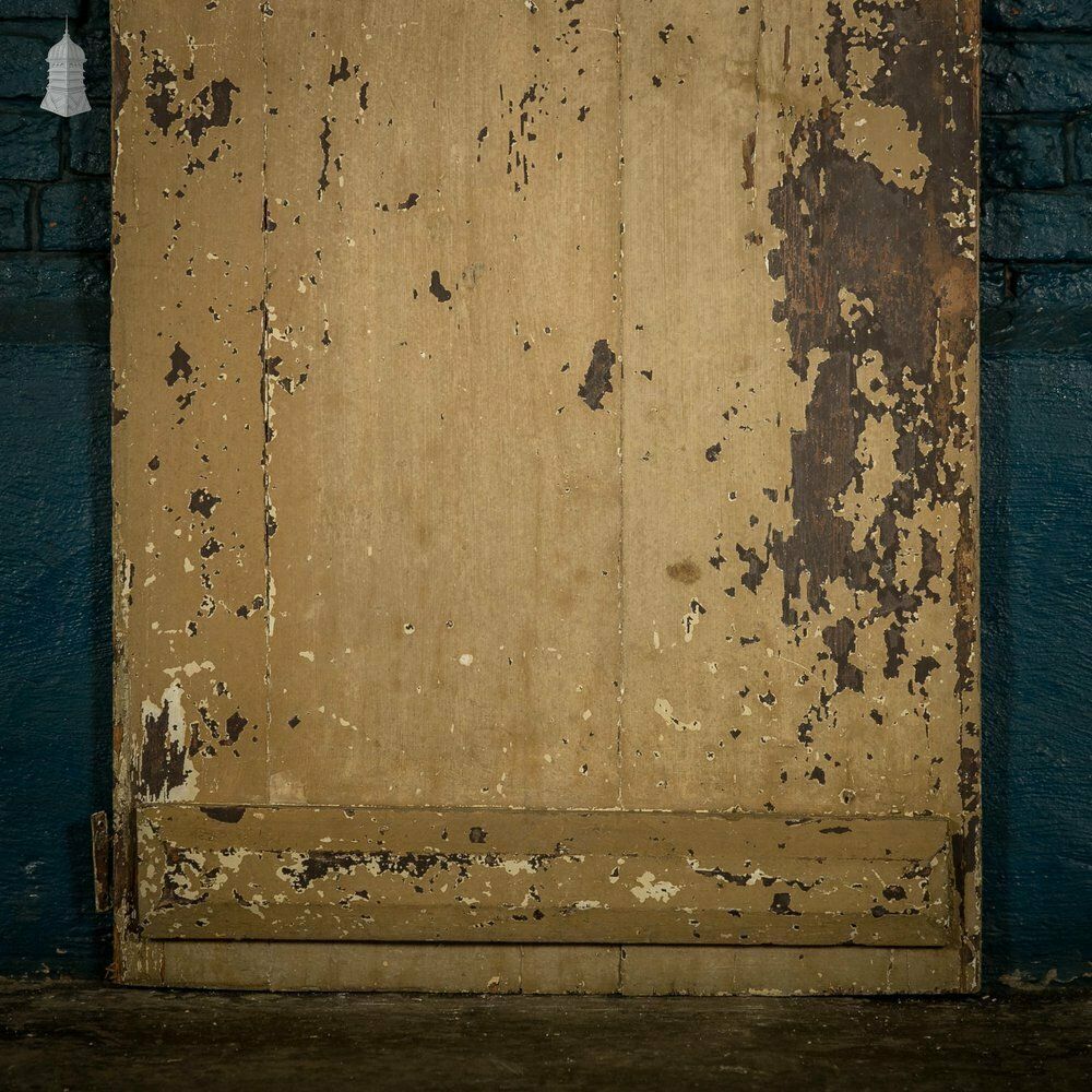 photo vinterior Ledged Plank Door, Distressed Painted Finish