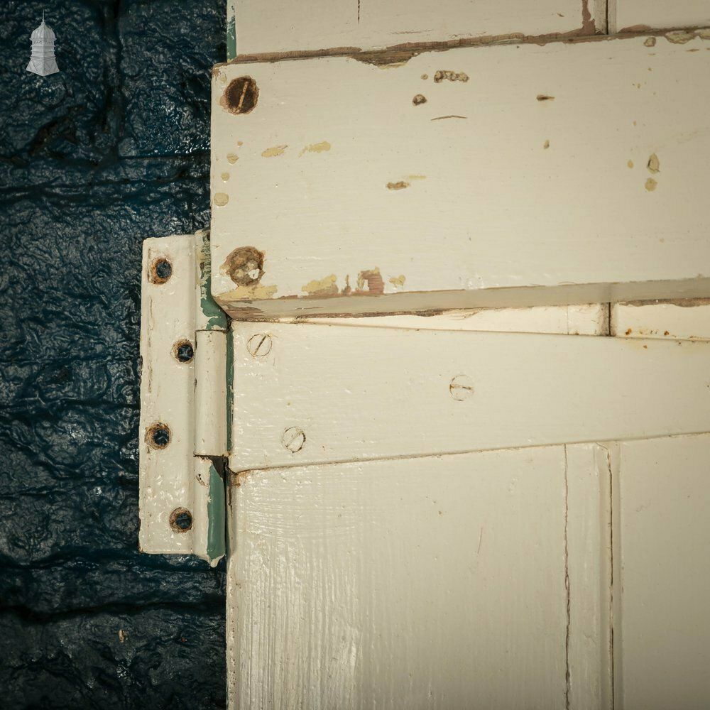 photo vinterior Ledged Plank Door, Green Painted Pine