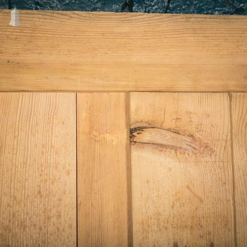 photo vinterior Pine Panelled Door, 6 Raised Moulded Panels