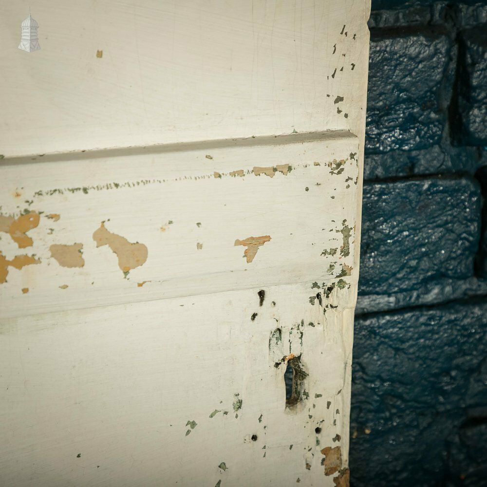 photo vinterior Ledged Plank Door, Distressed Painted Finish