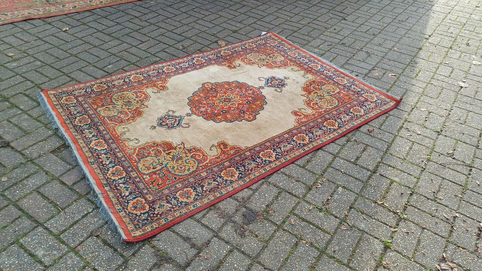 Large Super Vintage Turkish Decorative Asian Style Rug. 200 X 135 Cm