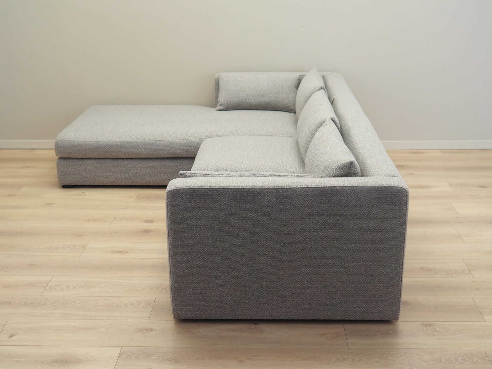photo vintage Grey Corner Sofa, Scandinavian Design