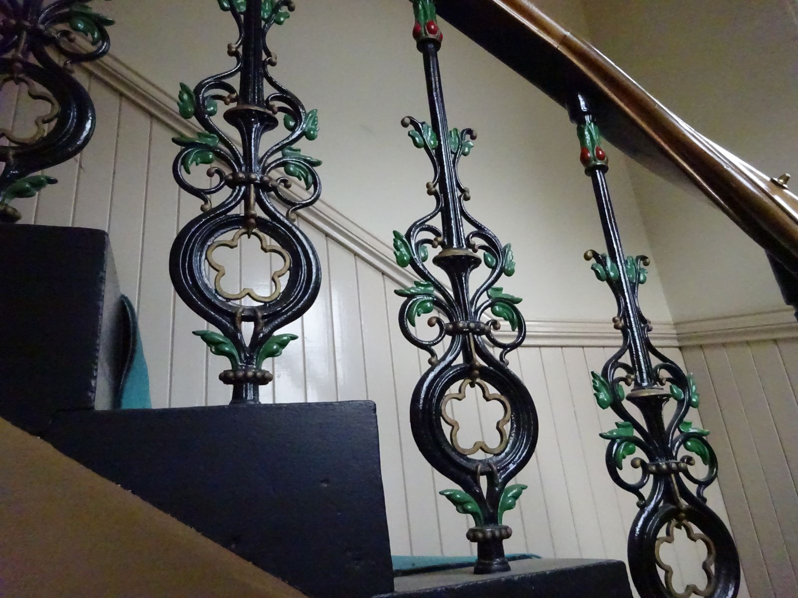 photo buy 28 Reclaimed Antique Cast Iron Stair Balustrade/Spindles