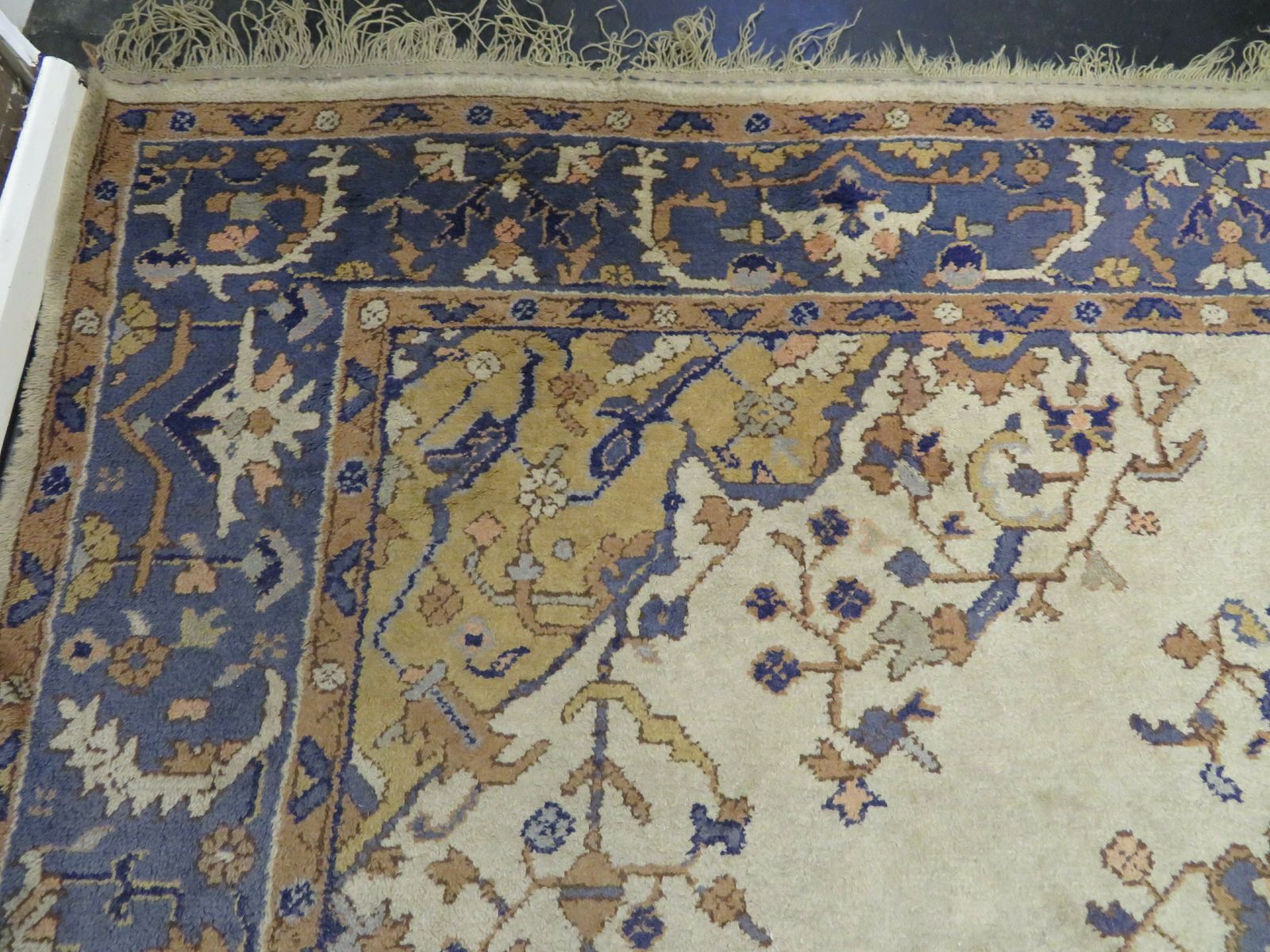 Antique Ivory Ground Ushak Oushak Carpet With Medallion. 312cm X 276cm. photo buy