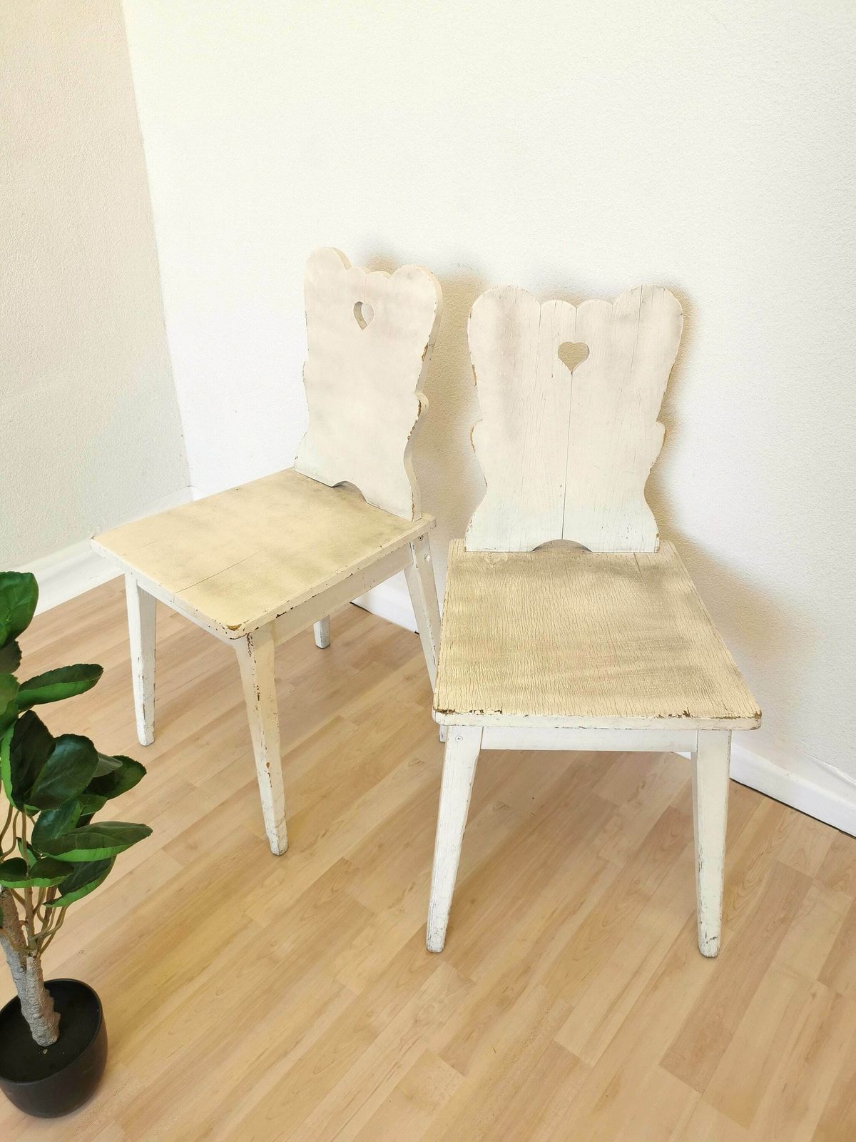 Set Of 2 White Wooden Farmhouse Dine Chairs / Mid Century Cottage Dining Room Furniture / Countryside Cozy Massive 1970s Retro Chair