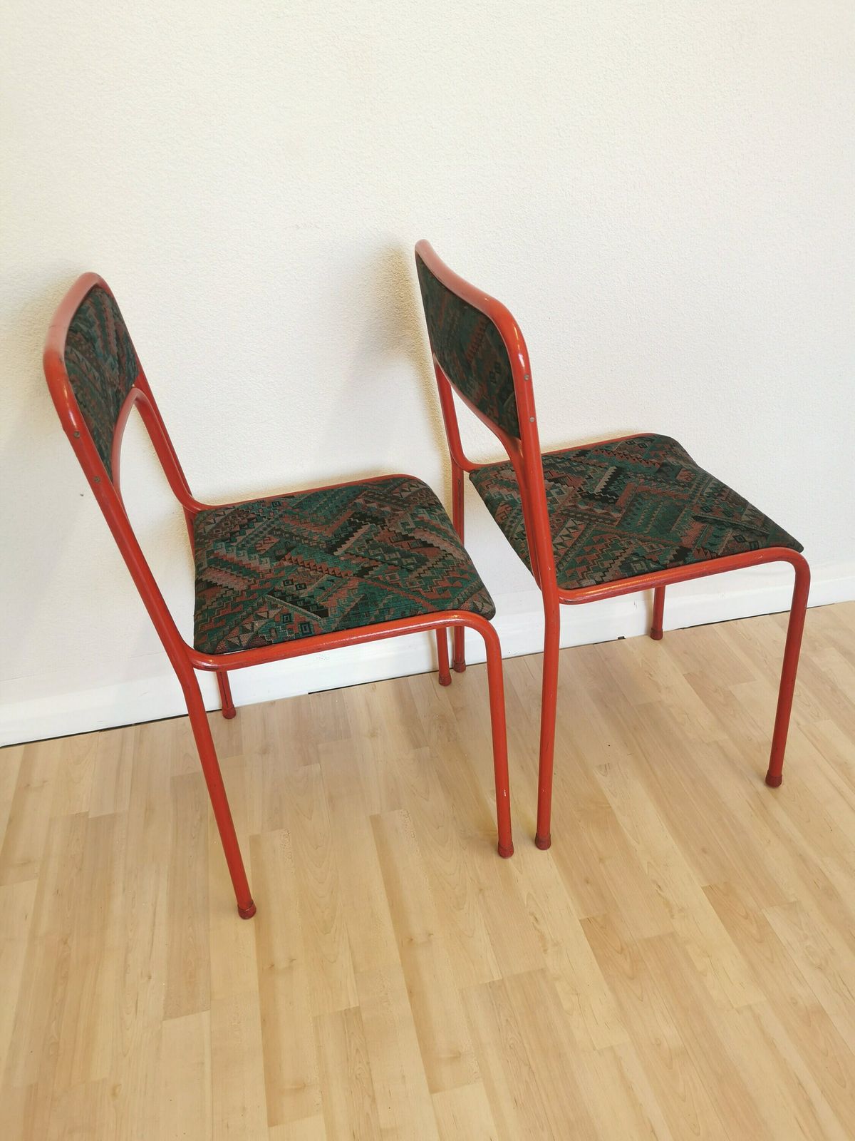 Set Of 2 Red Metal Chairs With Retro Fabric / Funky Dine Chairs / 1970s, Yugoslavia / Baša / Space Age Dining Room / Stackable Chrome Tubular