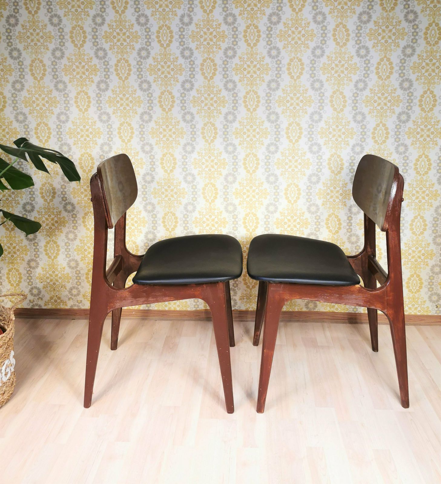 Set Of 2 Vintage Wooden Dining Chair With Faux Leather Seat / Made In Yugoslavia 1970s By "šipad", Original photo furniture