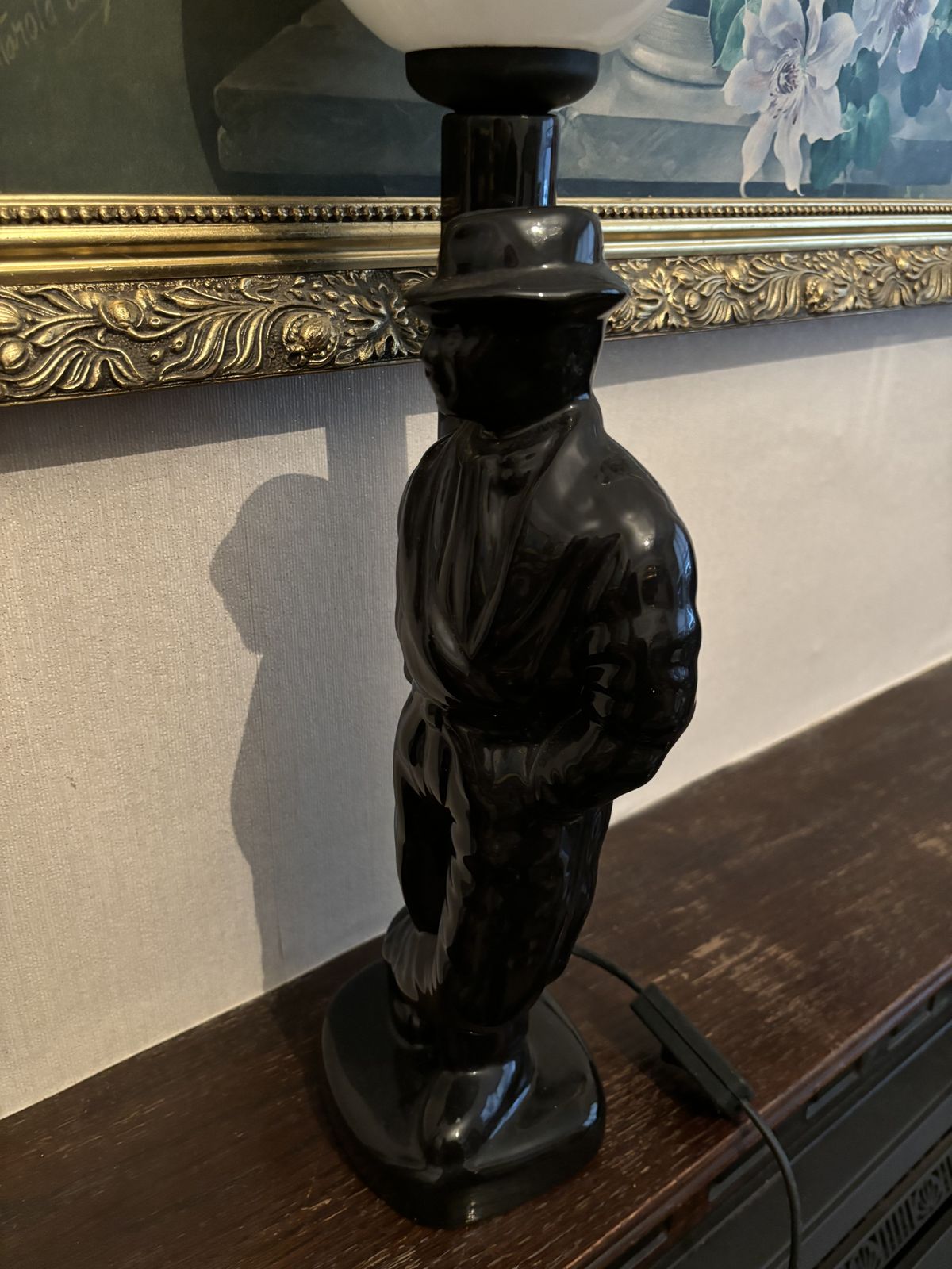 1980s Kitch Art Deco Revival Man At Lampost Ceramic Statue / Table Lamp photo vinterior