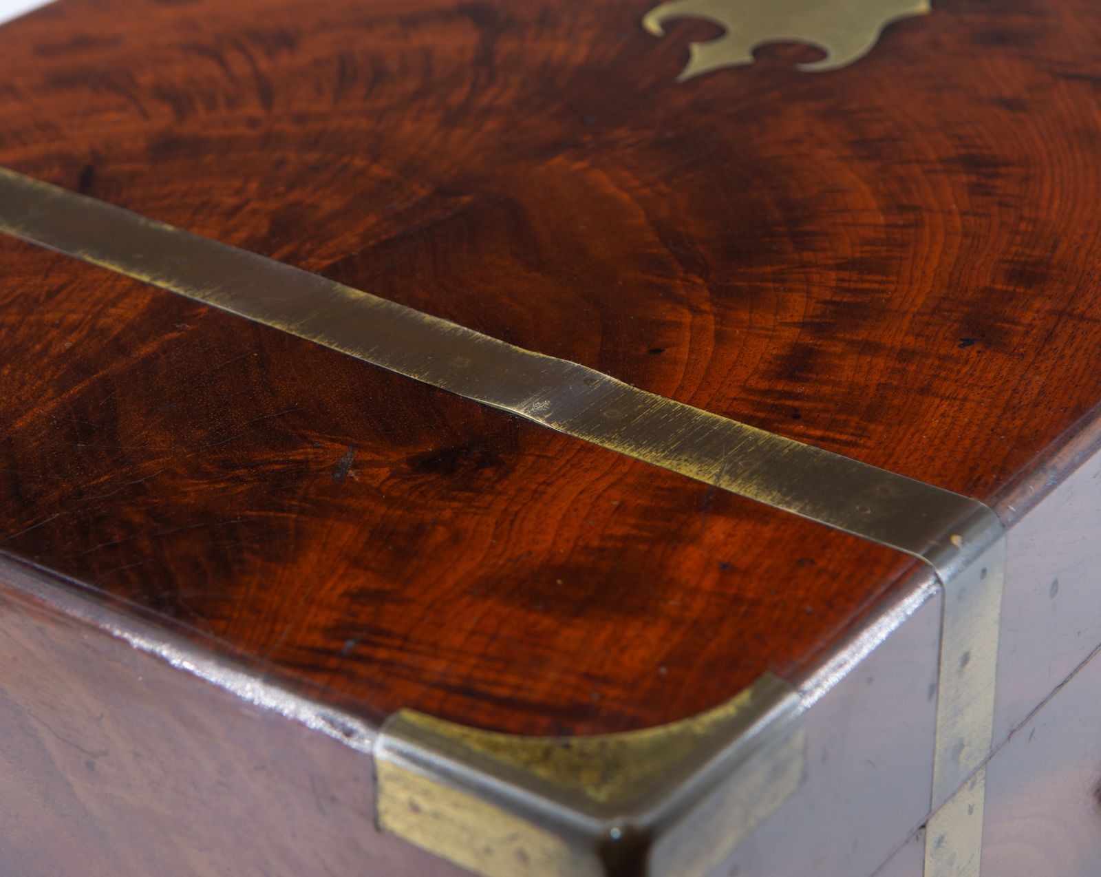 photo vinterior 19th Century Large Flame Mahogany Brass Bound Writing Slope