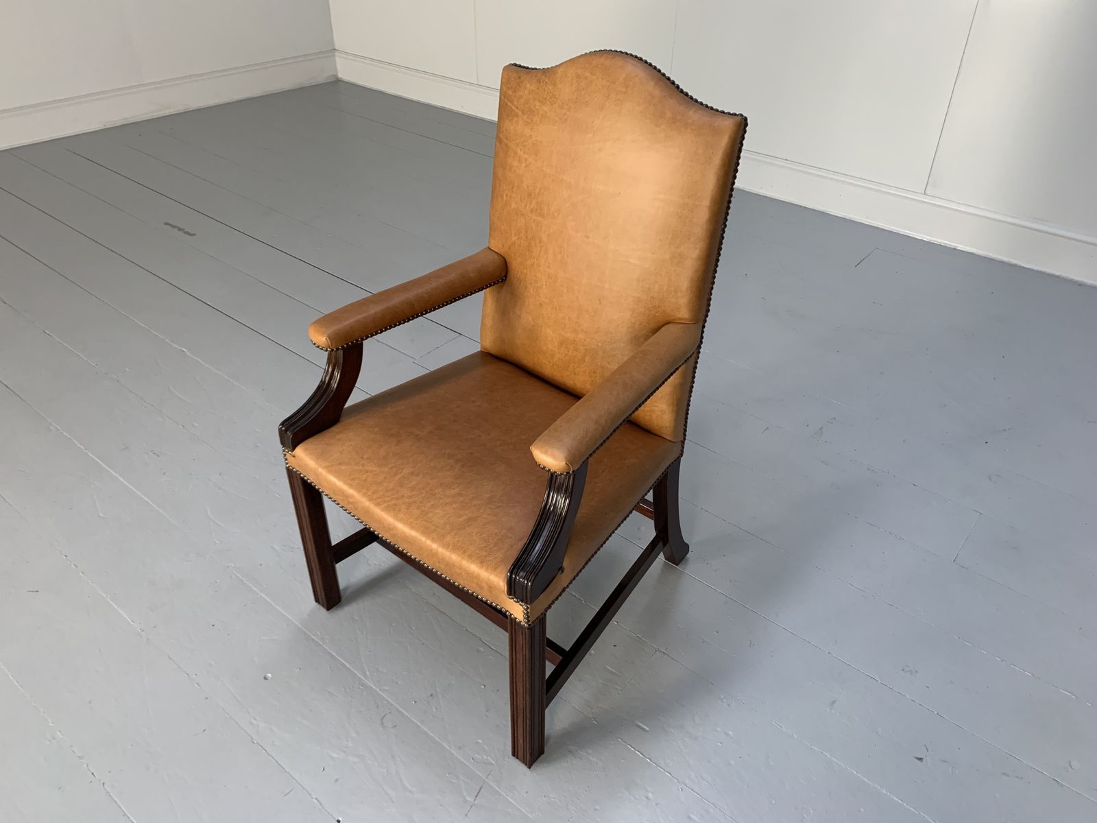 photo furniture George Smith “Gainsborough” Unbuttoned Carver Armchair – In Tan Brown Leather