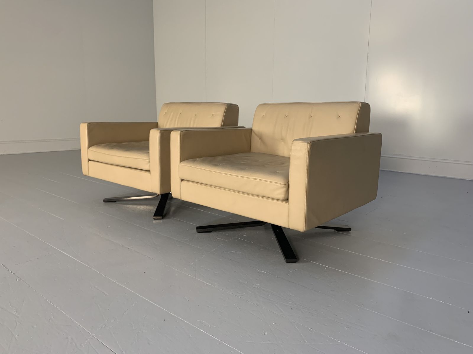 Pair Of Poltrona Frau For Ferrari “Kennedee” Armchairs – In “Pelle Frau Sc” Leather photo furniture