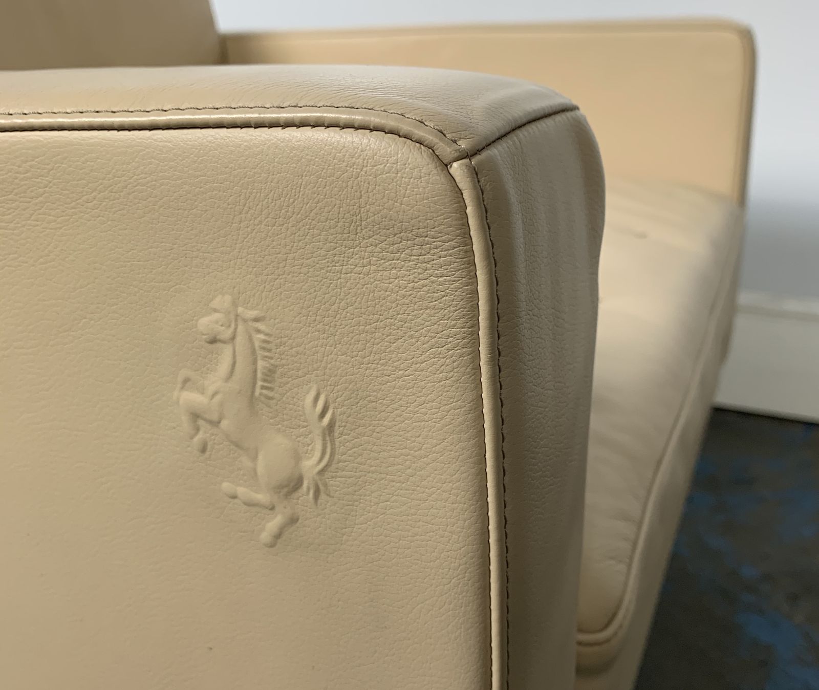 photo vintage Pair Of Poltrona Frau For Ferrari “Kennedee” Armchairs – In “Pelle Frau Sc” Leather