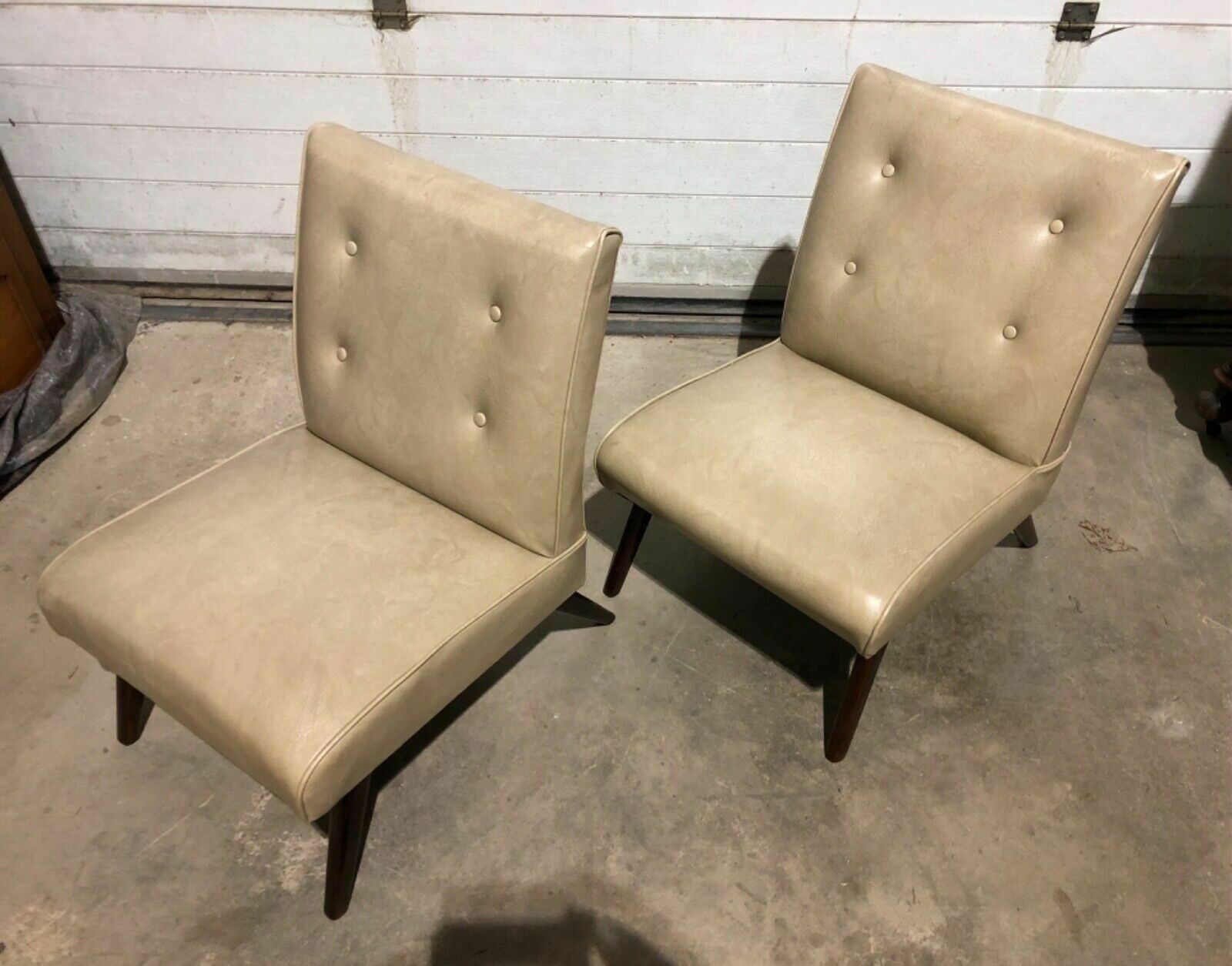 photo vintage Pair Of Retro Occasional Chairs / Accent Chairs