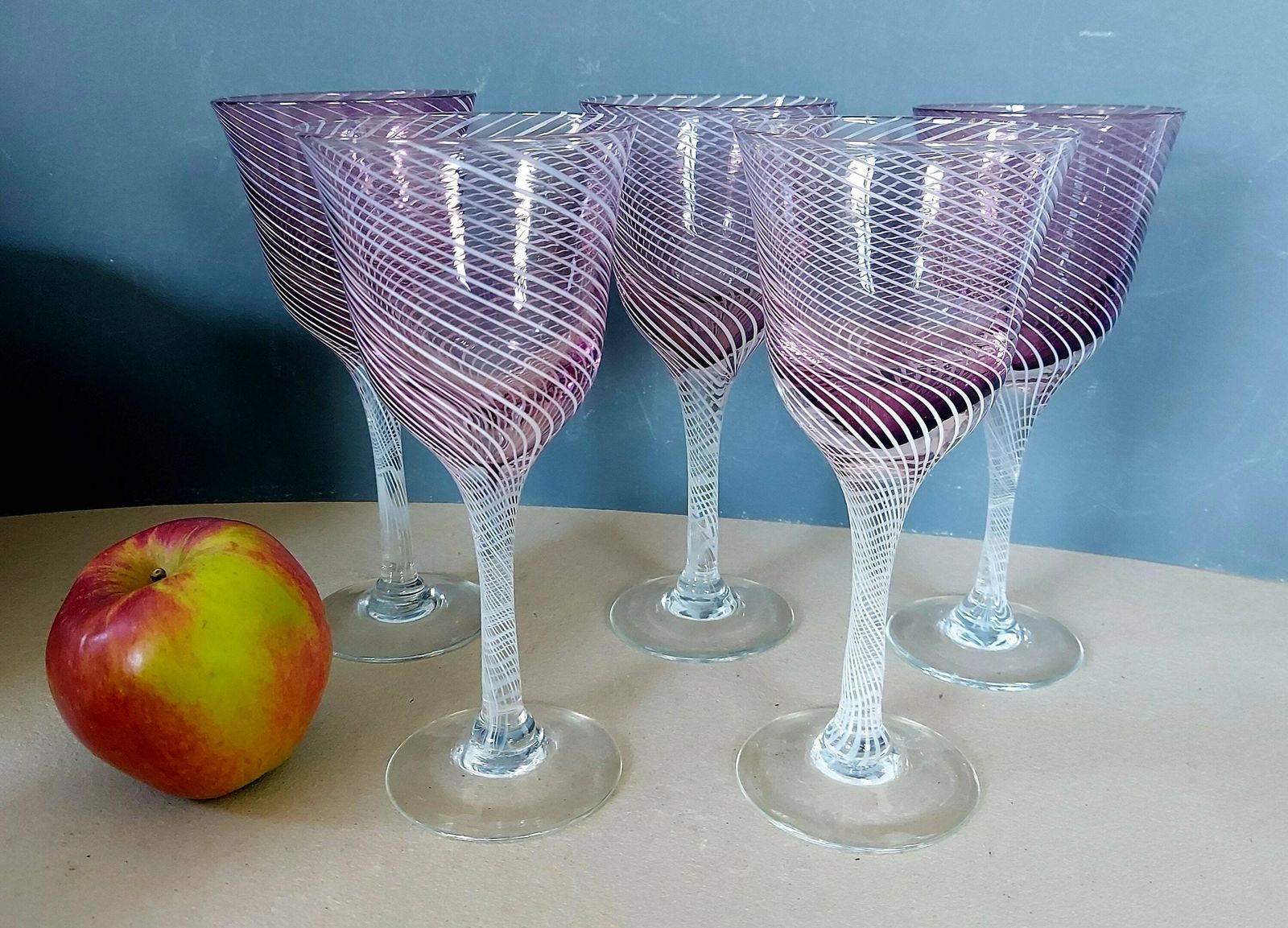 5 Vintage Handblown Swirled Amethyst Glass Stemmed Wine Glasses, 175ml photo 85.0