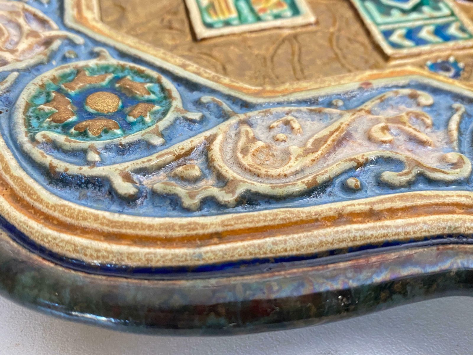 Large Wall Decorative Dish In Majolica Green Brown Color Henriot Quimper France photo vinterior