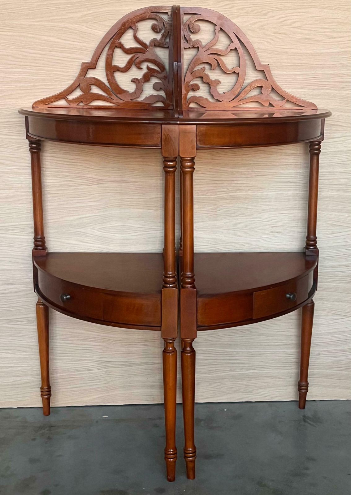 Étagère d'angle de style fédéral en acajou, début du XXe siècle photo furniture