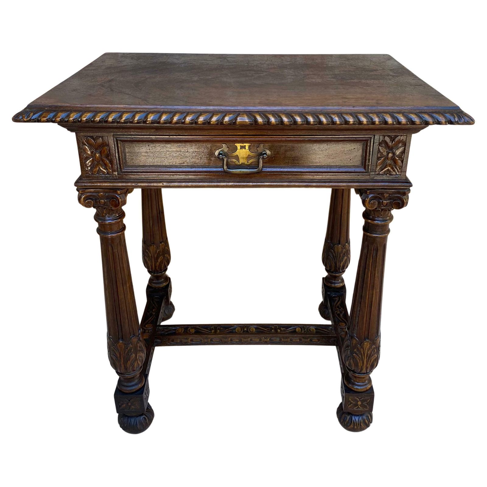 Table d'appoint espagnole en noyer sculpté, avec un tiroir, début du XXe siècle, années 1940