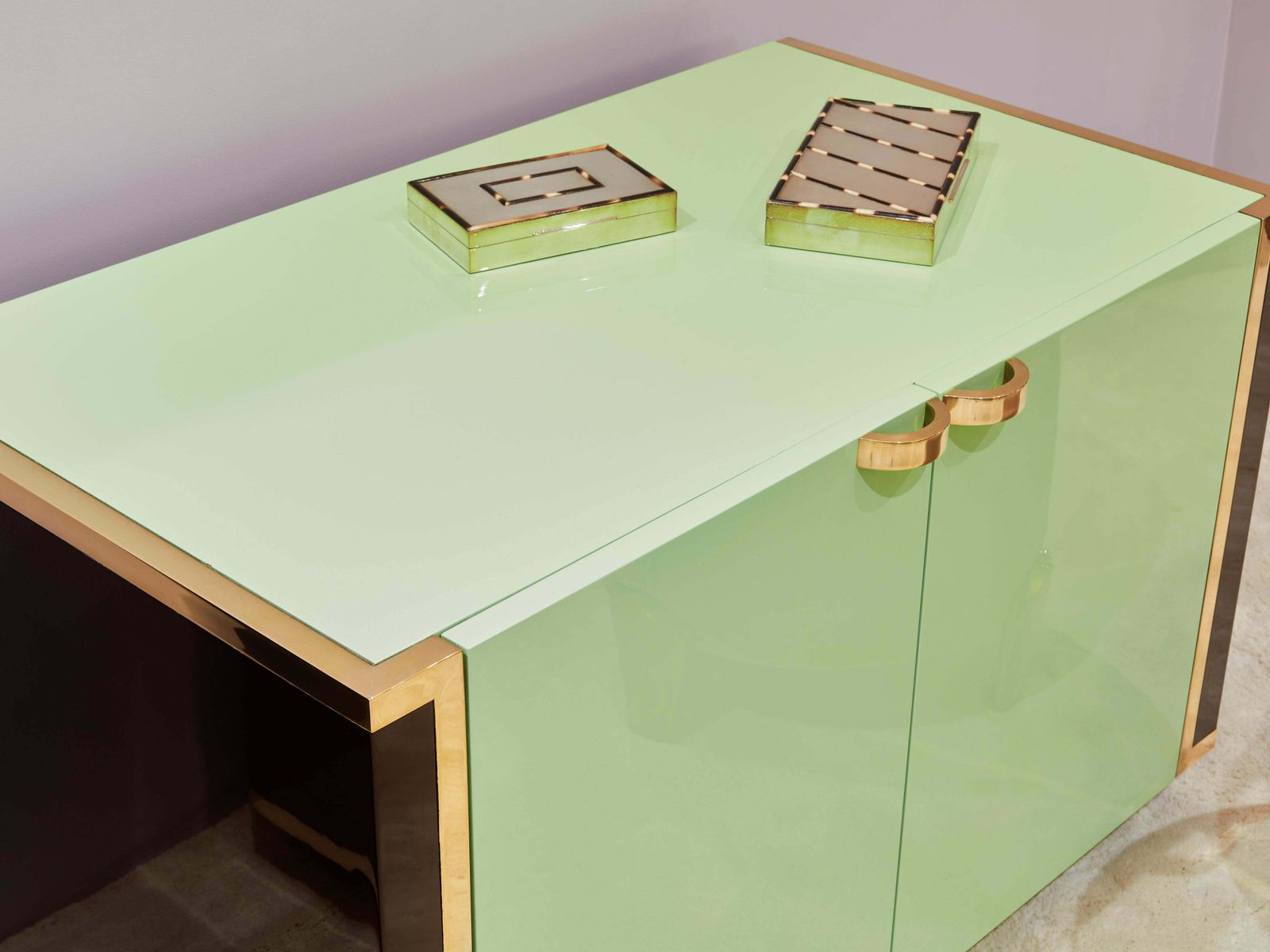 photo for sale Paire de petites commodes J.C. Mahey en laque verte et laiton, années 1970