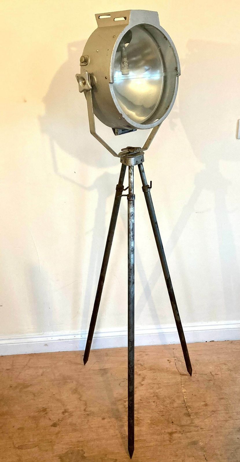 Vintage British Bullfinch Floodlight Tripod Industrial Antique Light Antique Lamp Lighting Spotlight Metal Railway Rail photo furniture