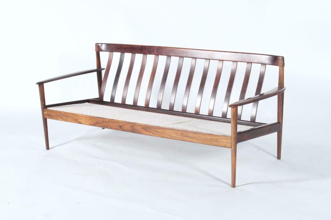 photo vintage A Wonderful And Rare Danish Sofa In Rosewood By Grete Jalk Pj Mobelfabrik