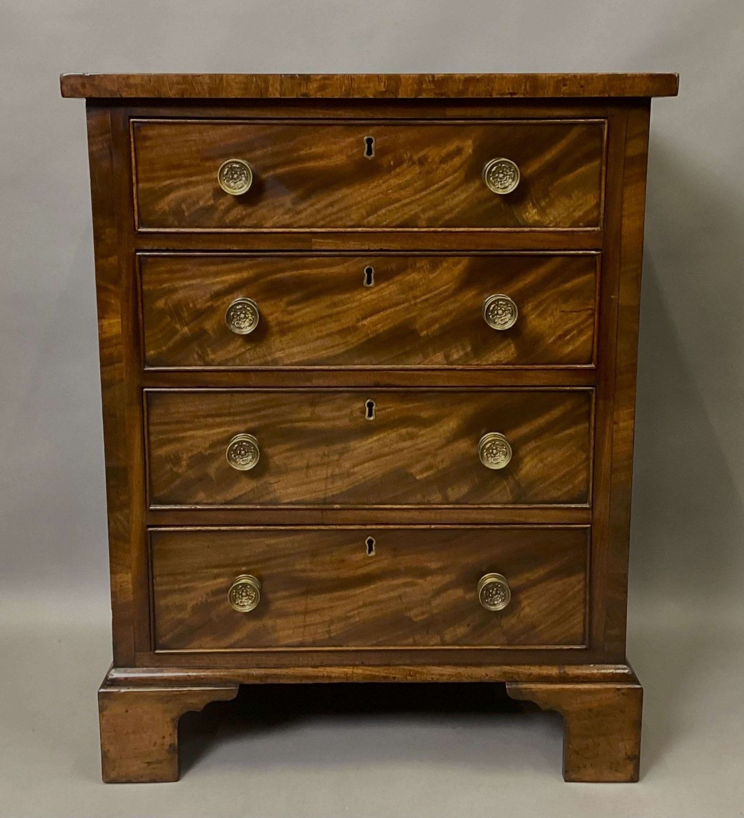 Good Regency Small Figured Mahogany Chest Of Drawers
