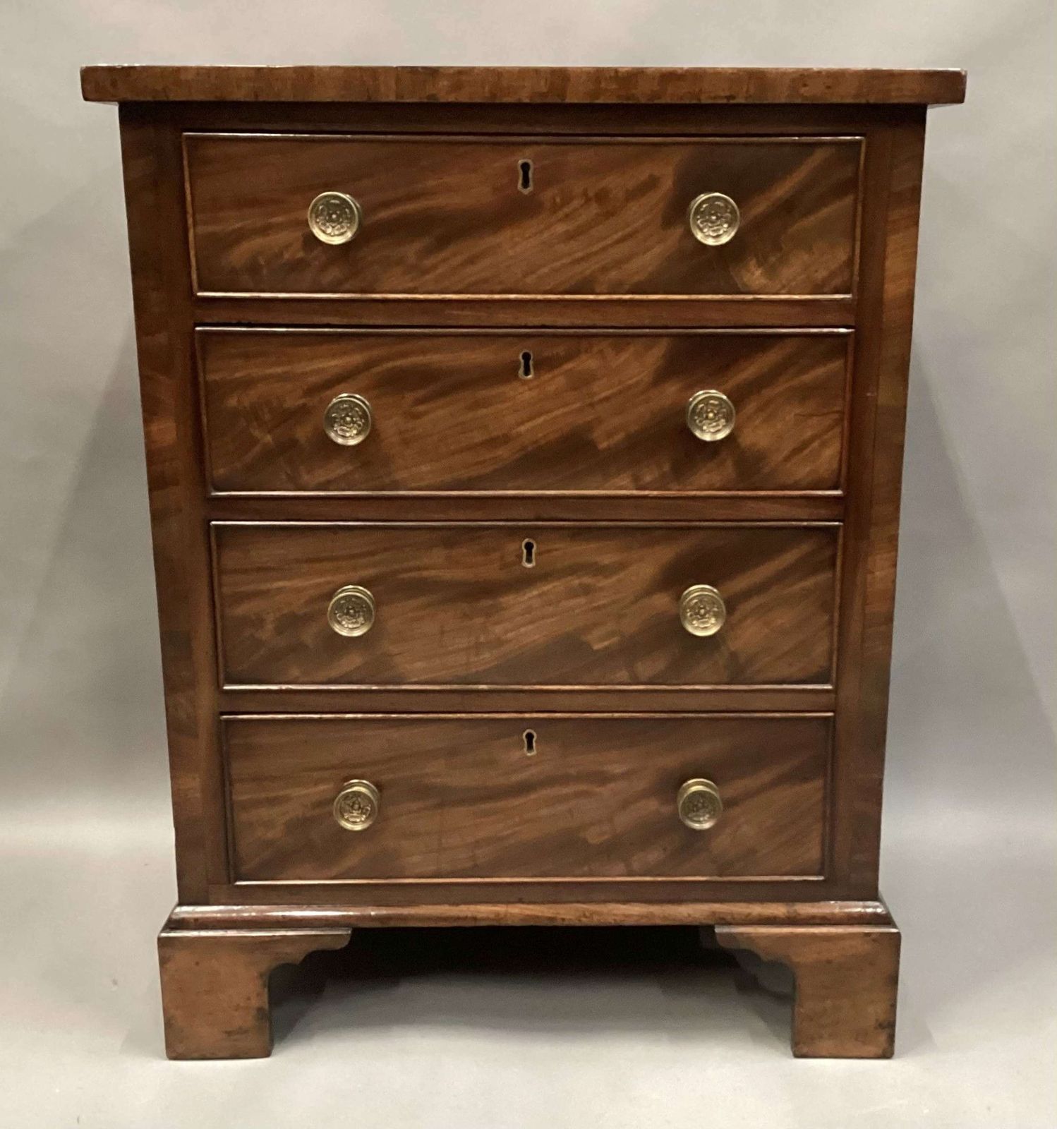 3025.0 Good Regency Small Figured Mahogany Chest Of Drawers photo