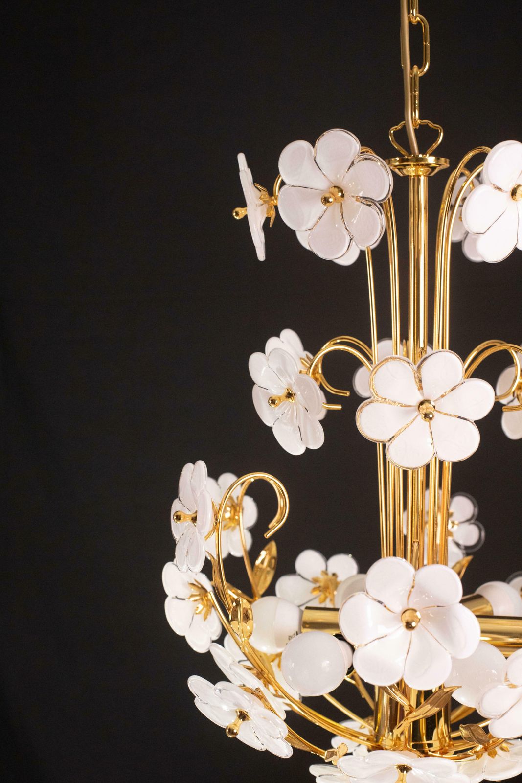 Spectacular Murano Chandelier Full Of White Flowers, New Bath Gold, 1980s photo 1581.0