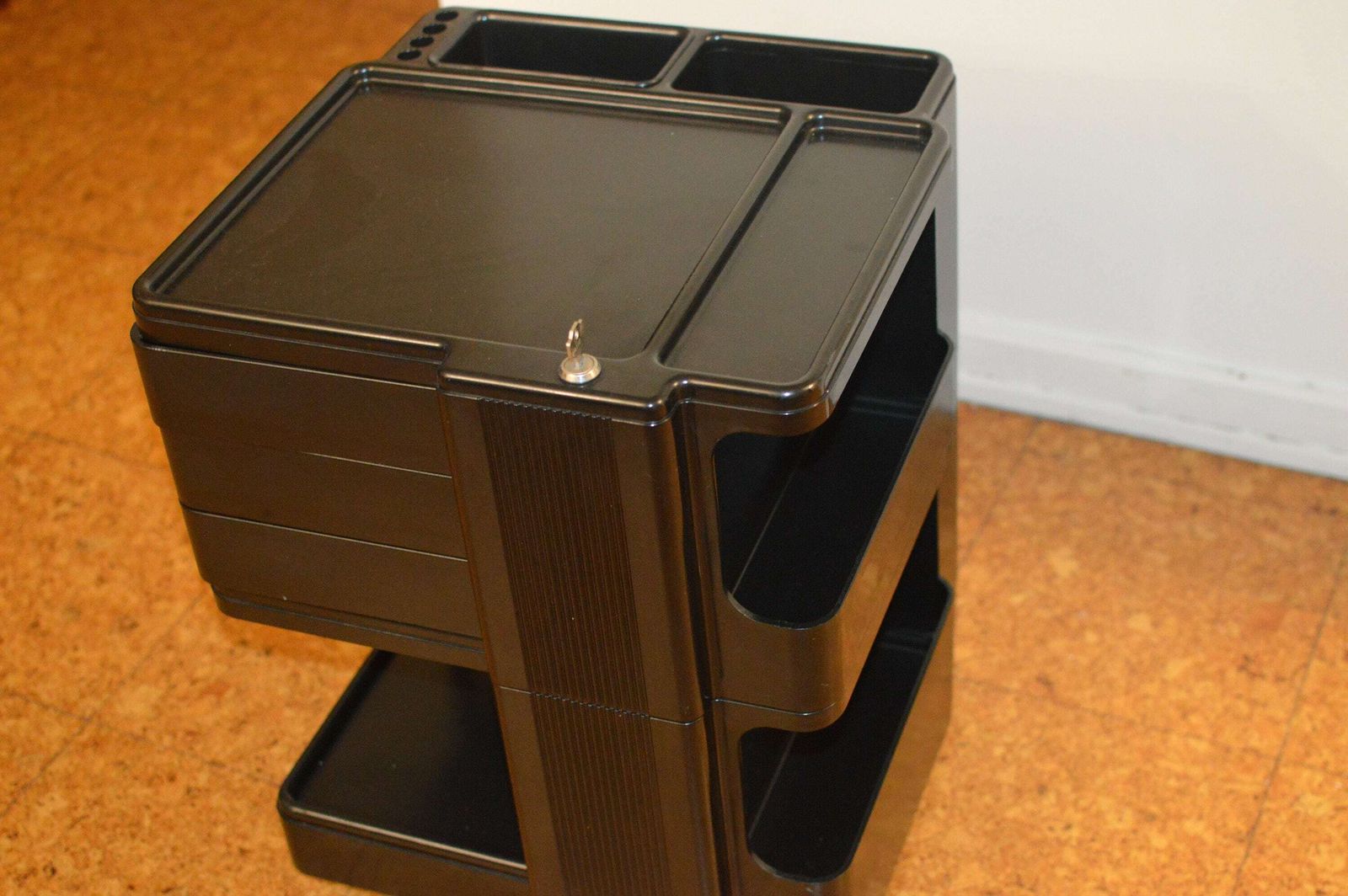 Vintage Trolley Version With 3 Drawers Italy, Black Trolley Design By Joe Colombo (?)1970s photo vinterior