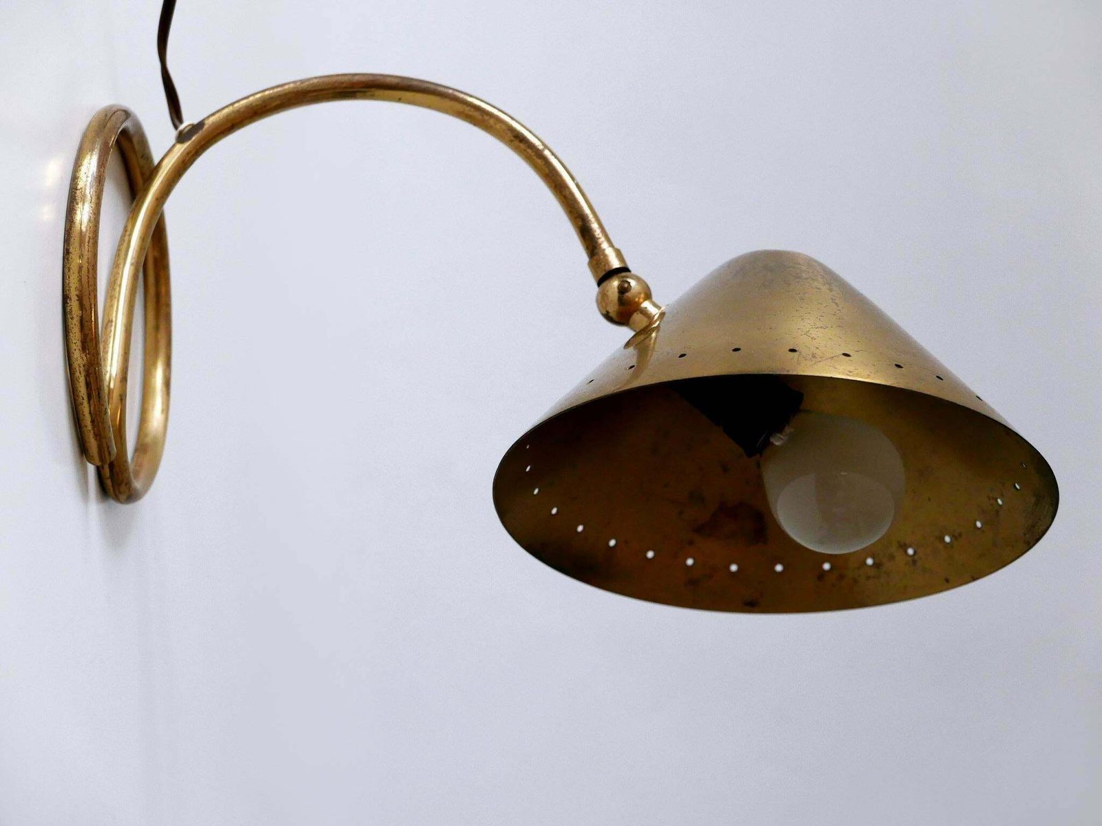 photo vintage Rare And Lovely Mid Century Modern Brass Table Lamp Or Wall Light Sweden 1950s