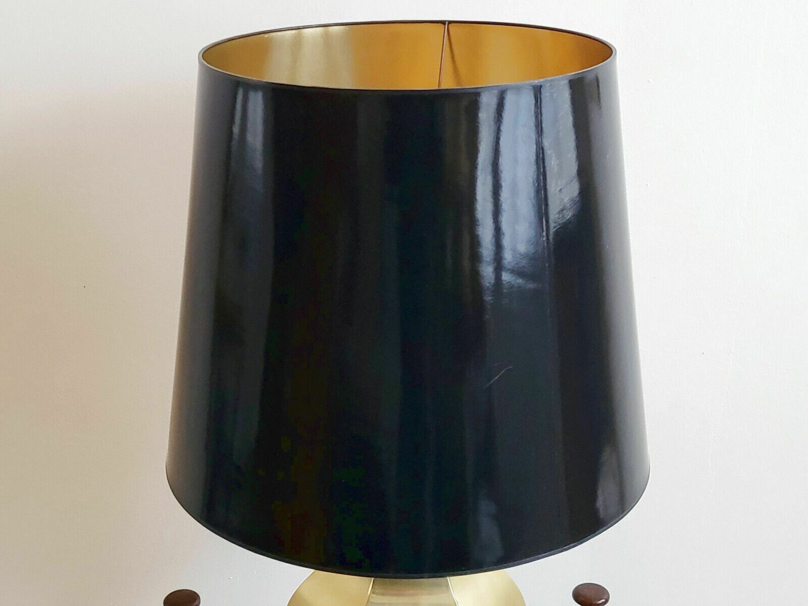 Chic Vintage Table Lamp 1970 In Gold Metal 70s Black & Gold Lampshade 1970s photo for sale